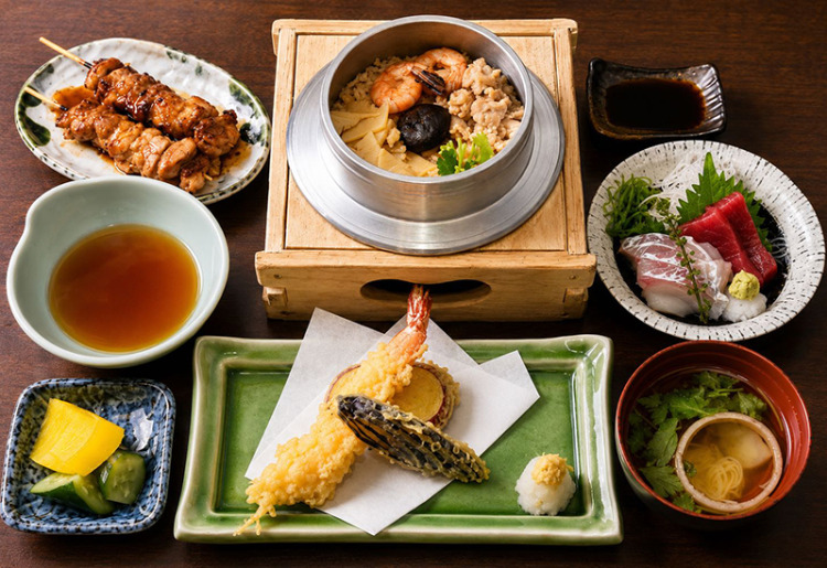 創業当時から変わらない味を守る元祖釜飯